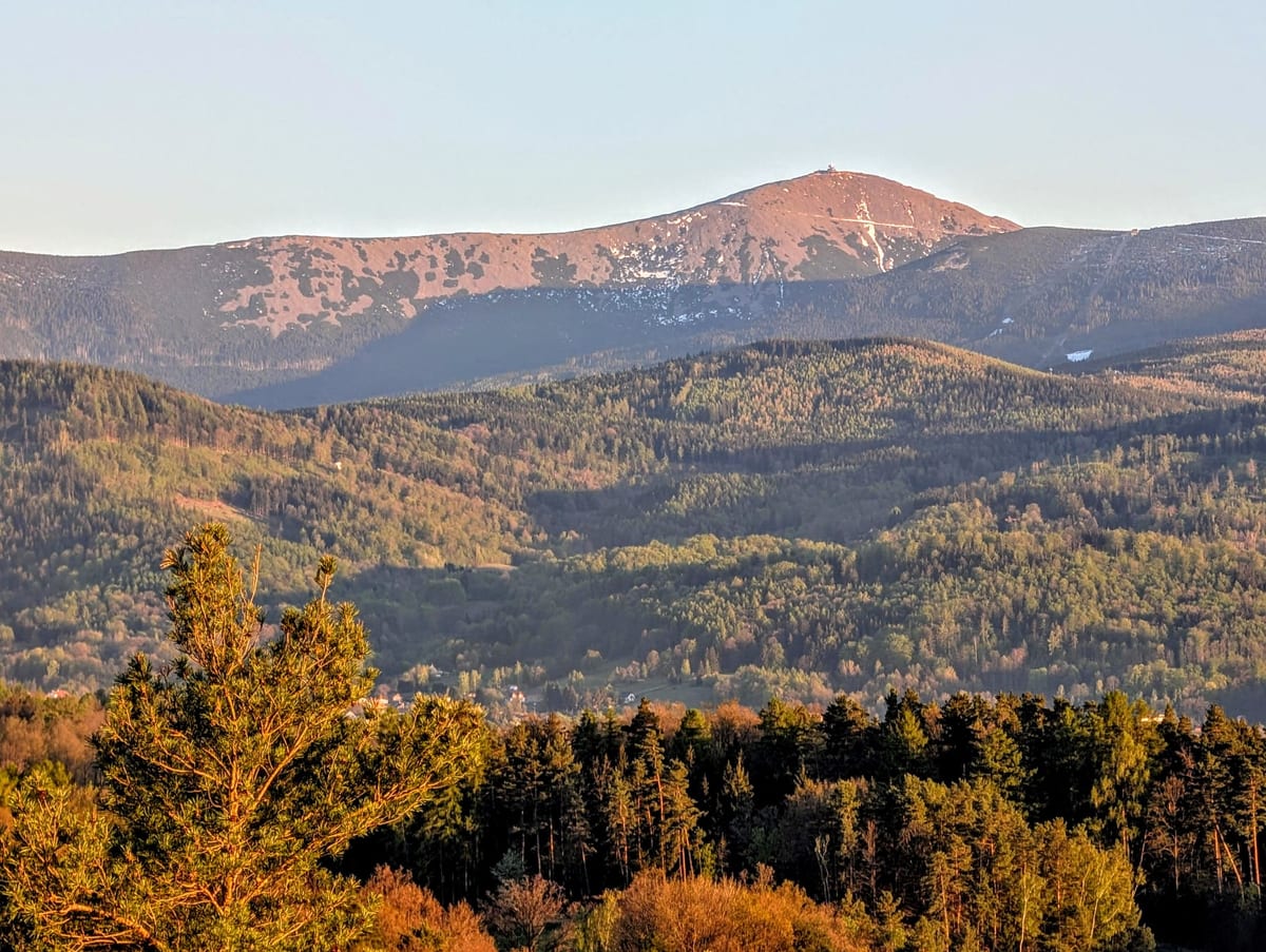 Panorama Karkonoszy widziana ze szczytu Sołtysiej Góry
